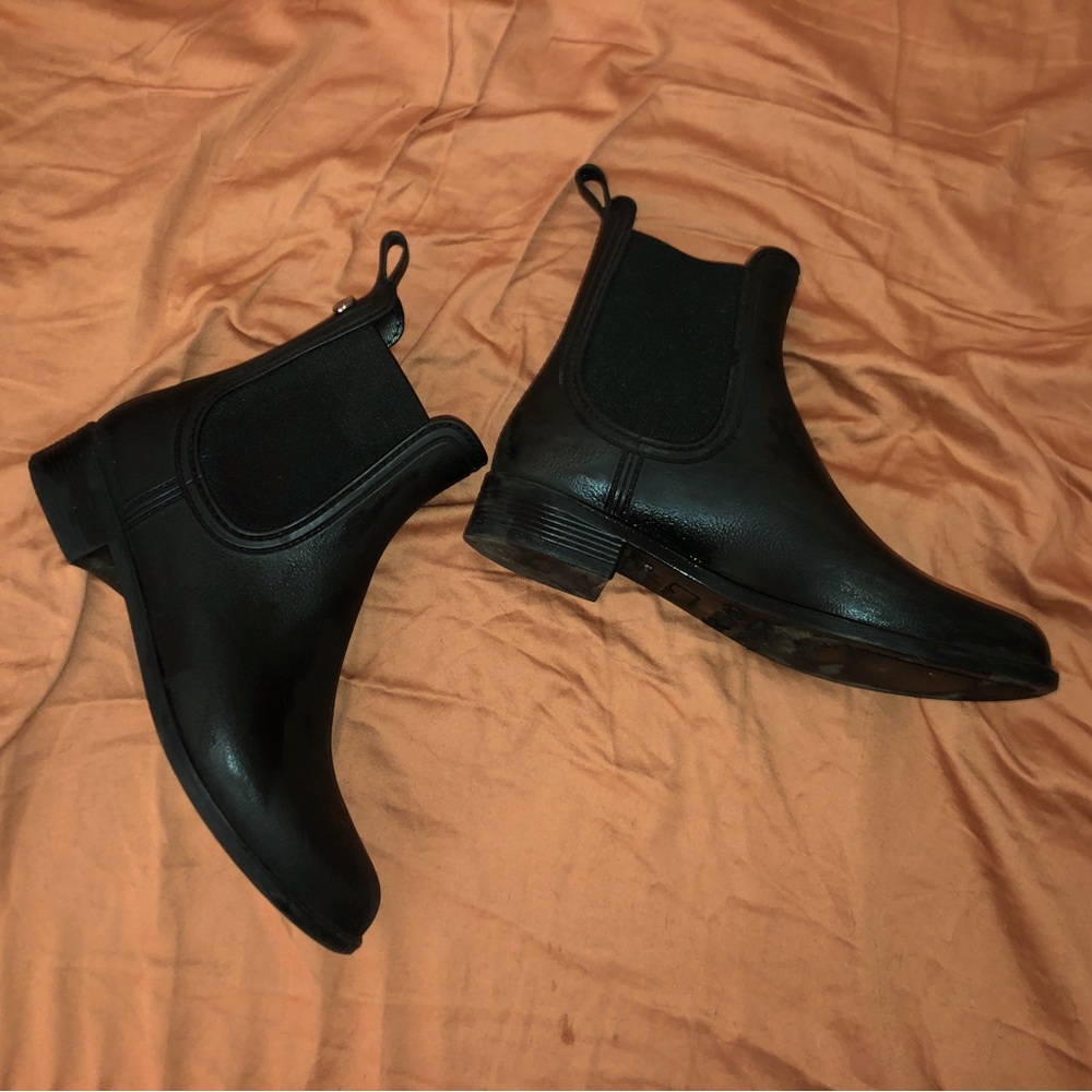 Rain boots! Ankle cut, Chelsea style Aldo rainboots